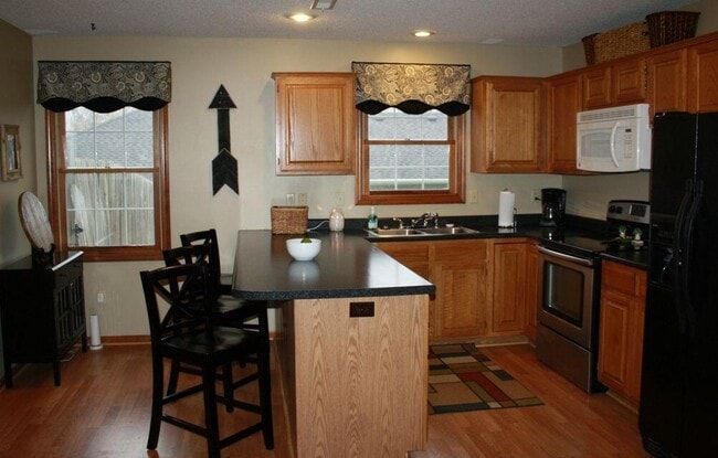 Building Photo - 3700 Falmouth Dr