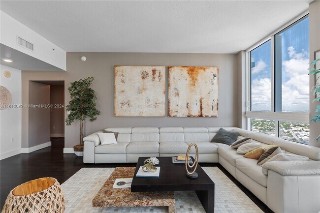 Building Photo - 1900 N Bayshore Dr