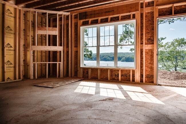 Building Photo - 8 Edgewater Cir
