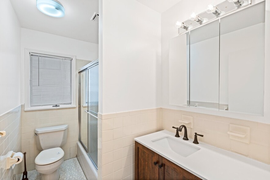 Building Photo - 15 Hillcrest Ave