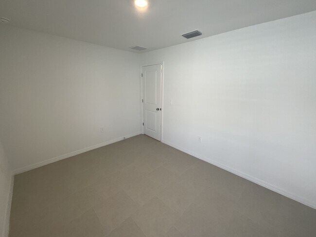 Building Photo - 17236 Cantu Ct