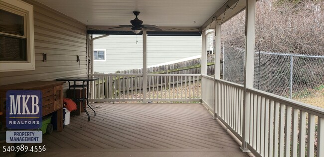 Building Photo - 3123 Glenmont Dr