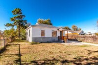 Building Photo - 1424 N Trenton Ave