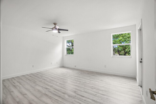 Building Photo - 16141 Blatt Blvd