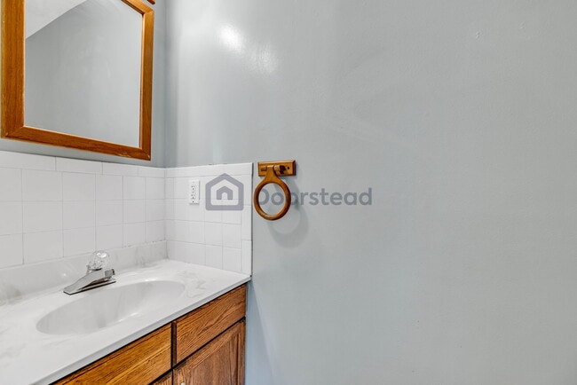 Building Photo - 20 Northwoods Cir