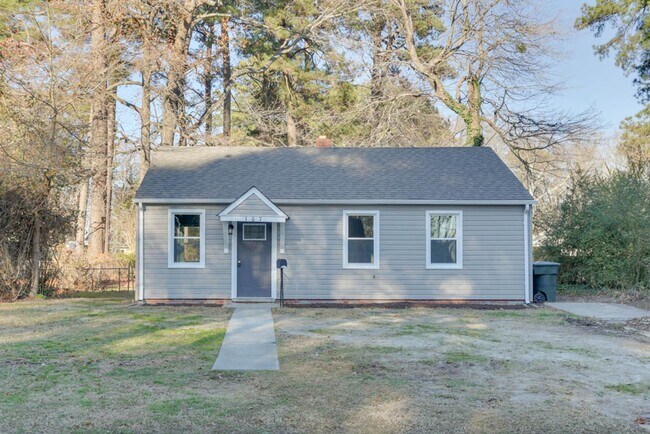 Building Photo - Charming Renovated Home with Modern Upgrades and Spacious Yard!
