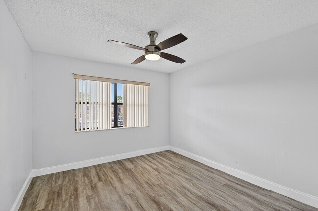 Building Photo - 5985 Forest Hill Blvd