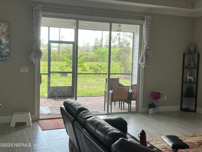 Building Photo - 211 Diamondback Ave