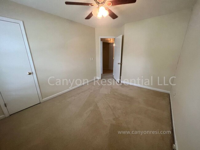 Building Photo - Beautiful 3b Room!Move in ready!