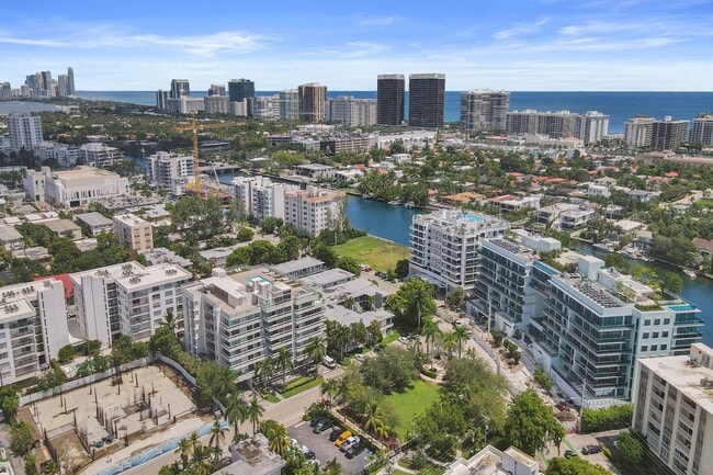Building Photo - 9270 E Bay Harbor Dr