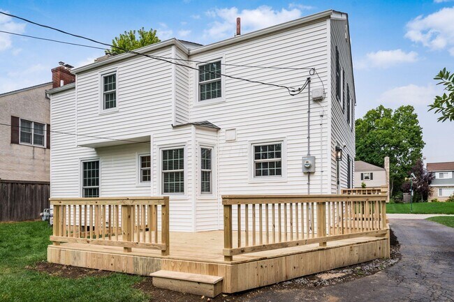 Building Photo - 2559 Welsford Rd