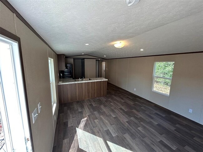 Building Photo - 258 Green Oaks Dr