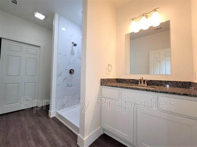 Building Photo - 1024 N Wall St