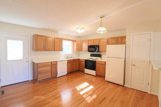 Building Photo - 351 Emerson Ln