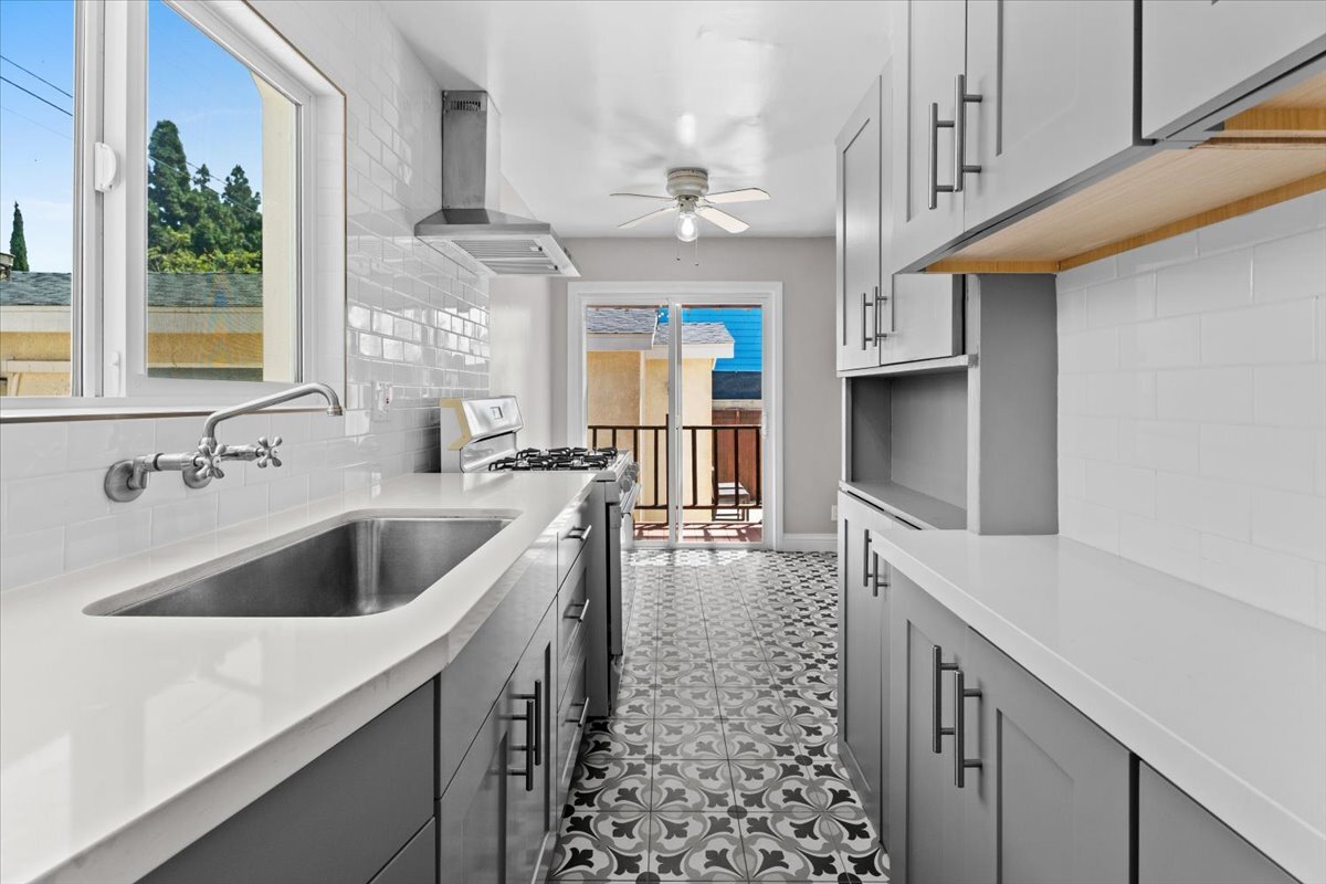 Building Photo - 4044 Huron Ave