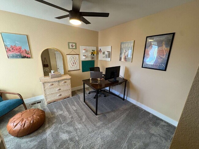 Building Photo - 3bd/2.5ba Paired Home in Trailside w/ side yard