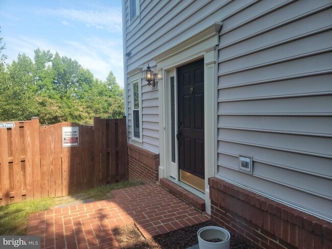 Building Photo - 9620 Potters Hill Cir