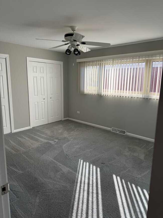 Building Photo - 585 Leahy Cir