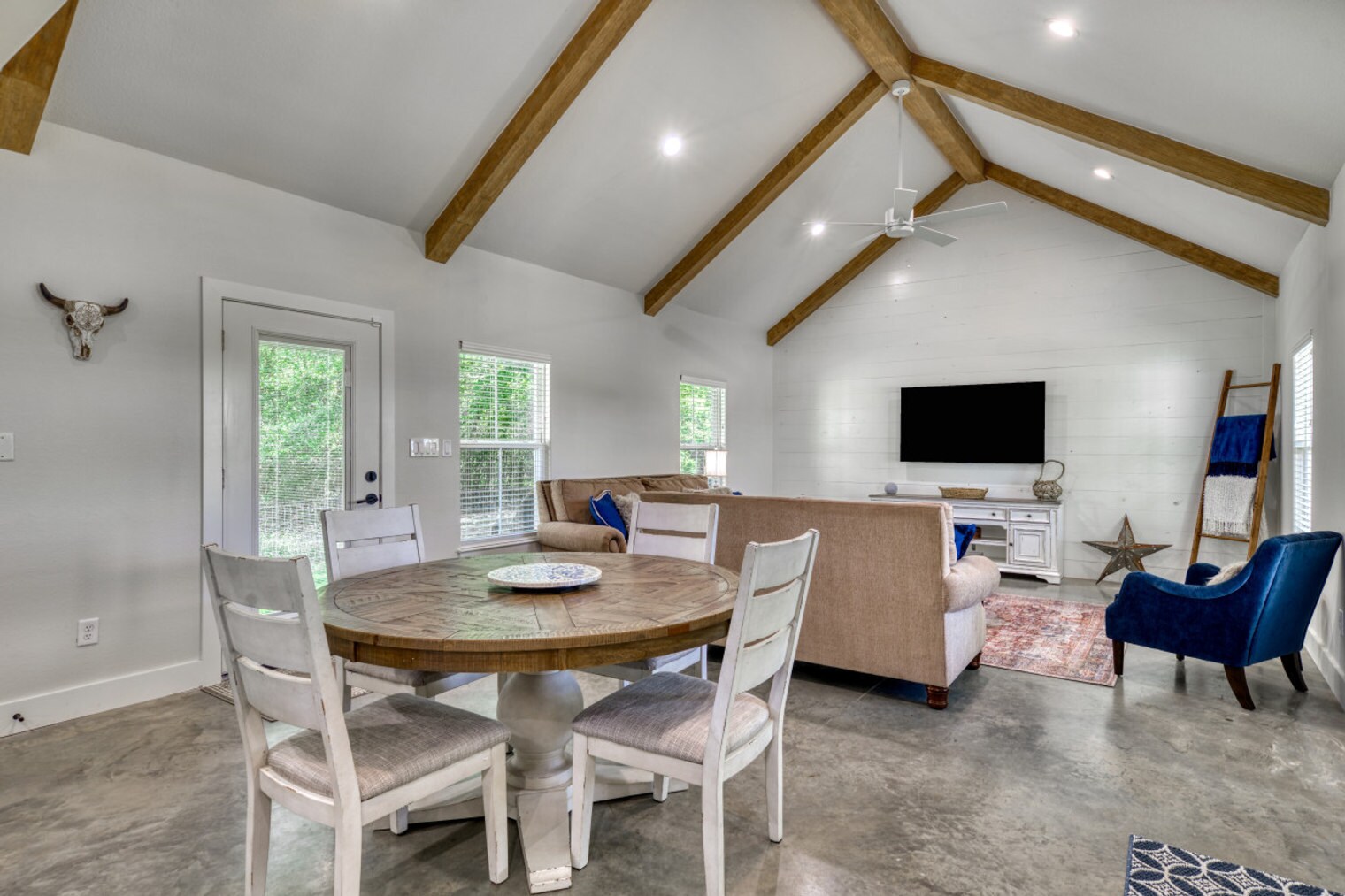 Building Photo - 8300 Lone Star Rd