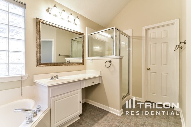 Building Photo - 11106 Creekline Glen Ct