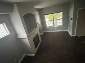 Building Photo - 9815 Eagle Creek Cir