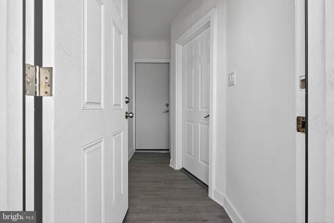 Building Photo - 1650 W Cheltenham Ave