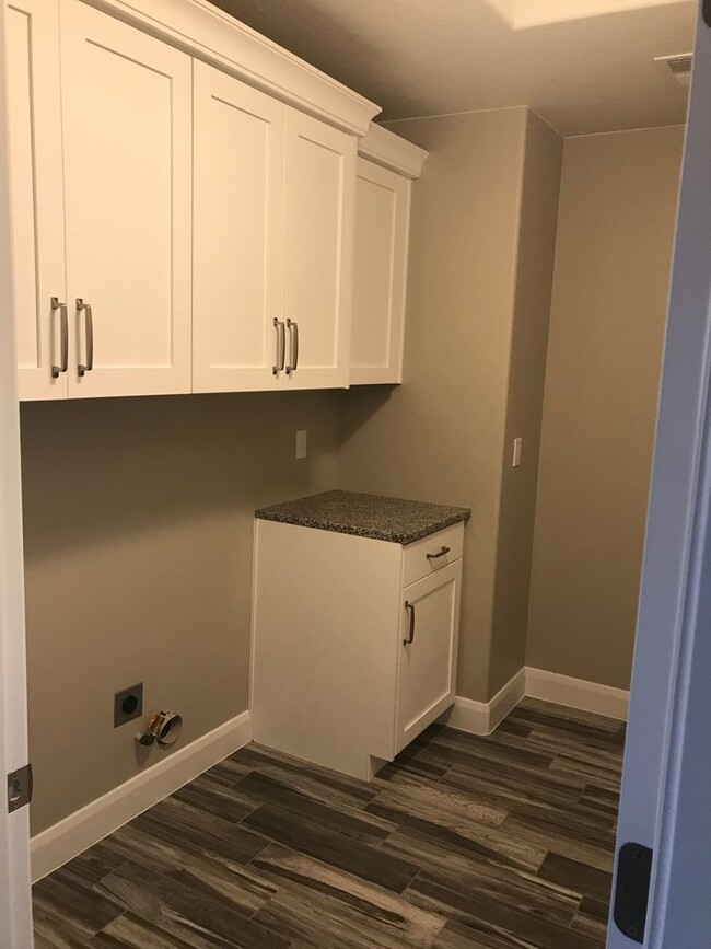 Building Photo - Very nice Townhouse in Santa Clara, with a...