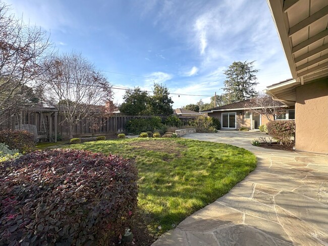 Building Photo - Charming Single-Family Home in South Los A...