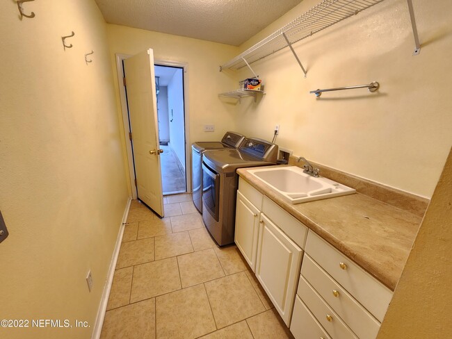 Building Photo - 1589 Guardian Ct