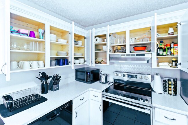 Building Photo - 9130 E Highland Pines Blvd