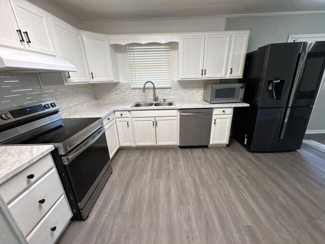 Building Photo - 532 Dove St