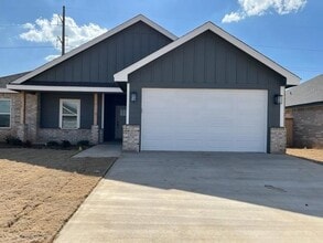 Building Photo - 7118 Phoenix Dr