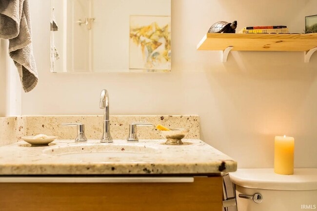 Building Photo - 5325 S Fairfax Rd