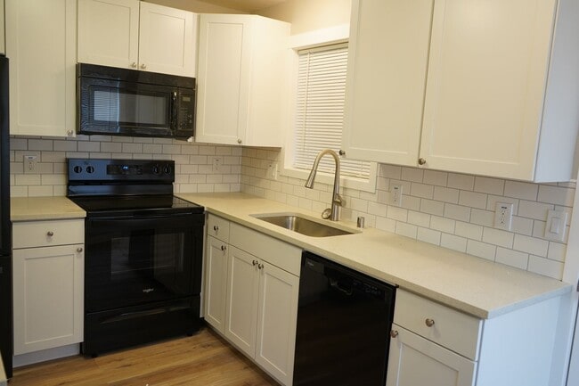 Building Photo - 1410 E 30th St