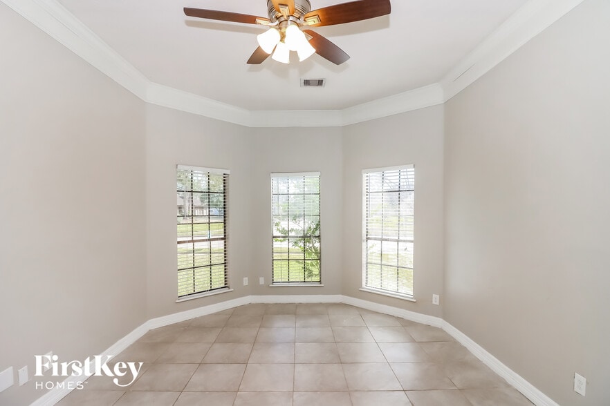 Building Photo - 6611 Gleneagles Dr