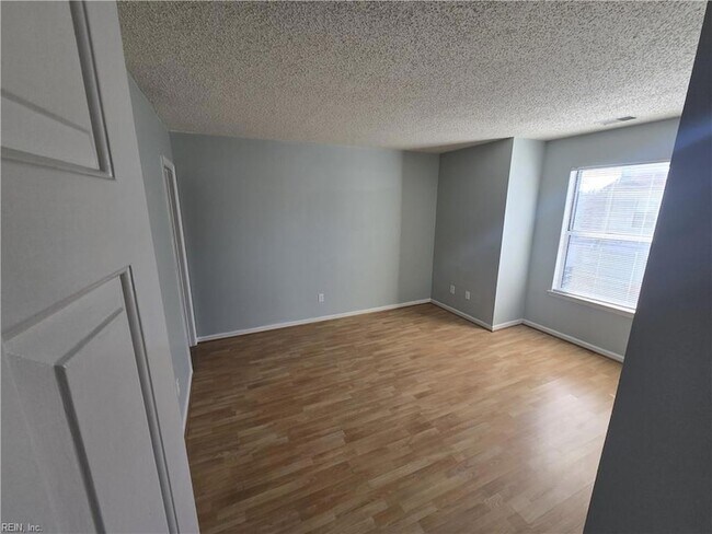 Building Photo - 807 Zircon Ct