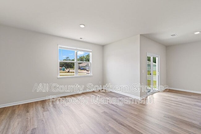 Building Photo - 215 Konik St