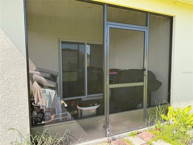 Building Photo - 2250 Hidden Palm Dr