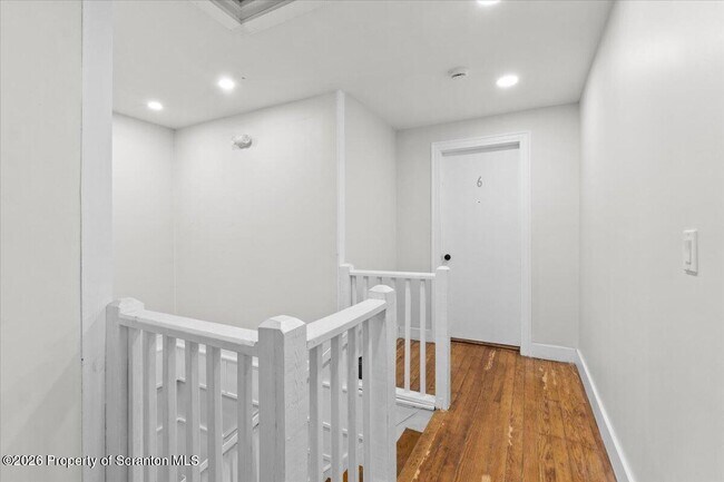 Building Photo - 840 Clay Ave