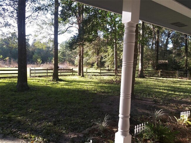 Building Photo - 900 Springwood Dr