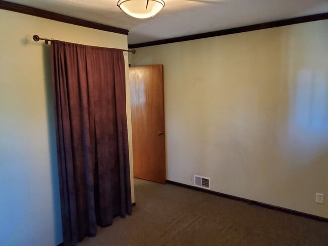 Building Photo - Charming 4 BR/ 2 BA North Spokane Home