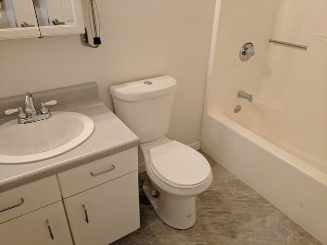 Building Photo - 5850 Centre Ave