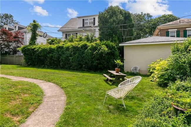 Building Photo - 36 Kay St