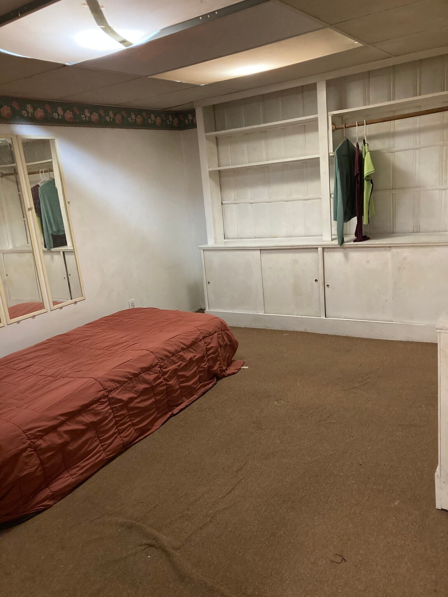 Twin bed alone Bdrm wall /clothing unit - 764 Lenore Ln