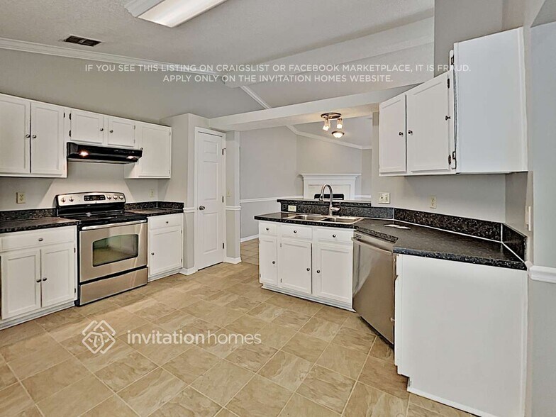 Building Photo - 2463 Twin Springs Dr N