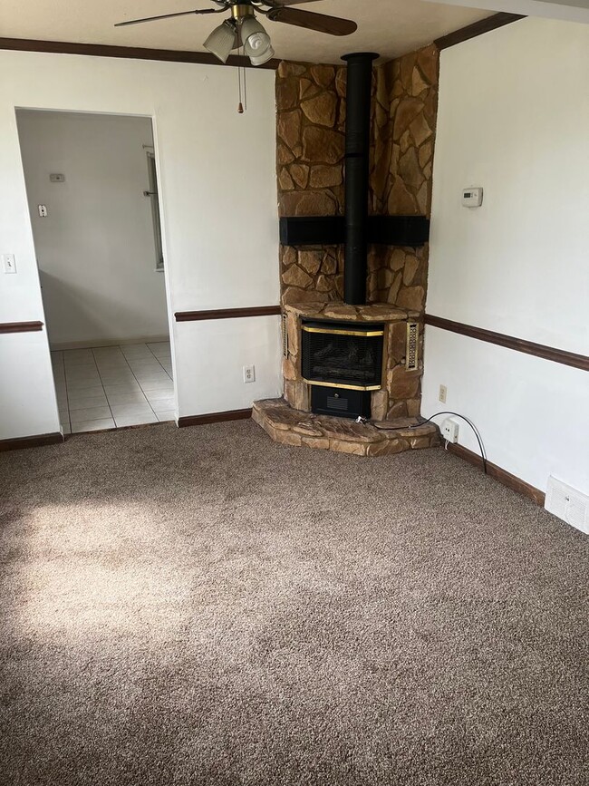 Building Photo - 3bd Maple Townhome Cash Pay/SECTION 8