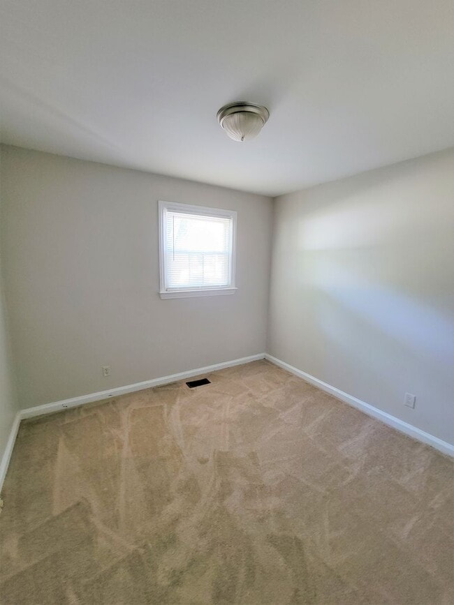 Building Photo - COMING SOON- Adorable 3 Bedroom Home 1 bath house