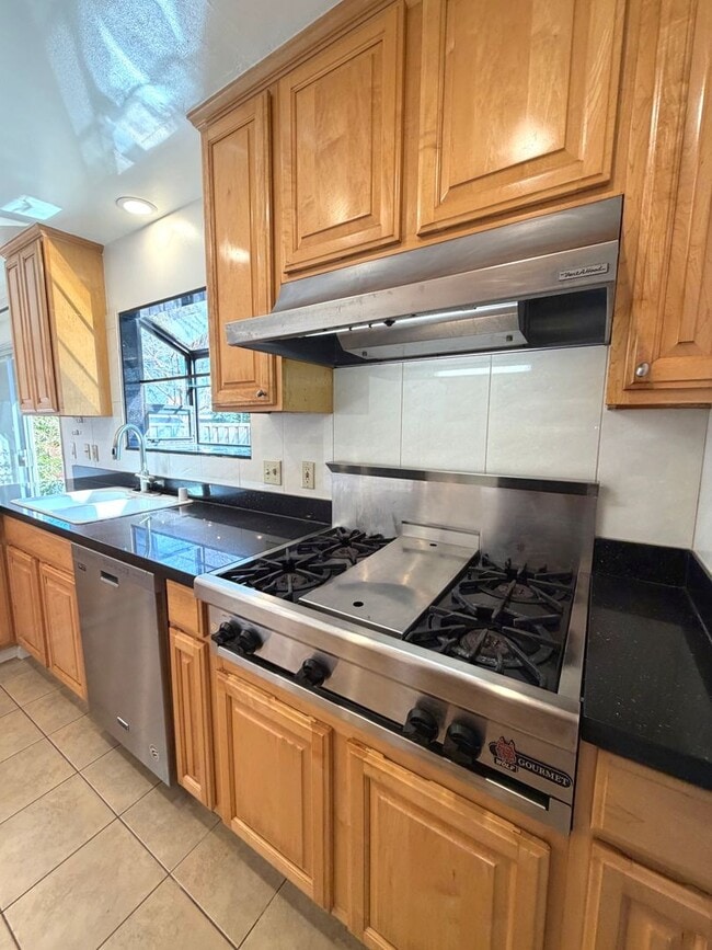 Building Photo - REMODELED LARGE 1600sf 4BR/2BA 3PK ?Miramonte Gardens AVAIL NOW