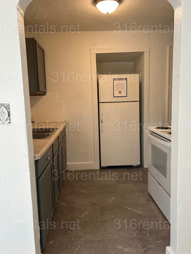 Building Photo - $775 - 2 bed 1 bath - Single Family Home