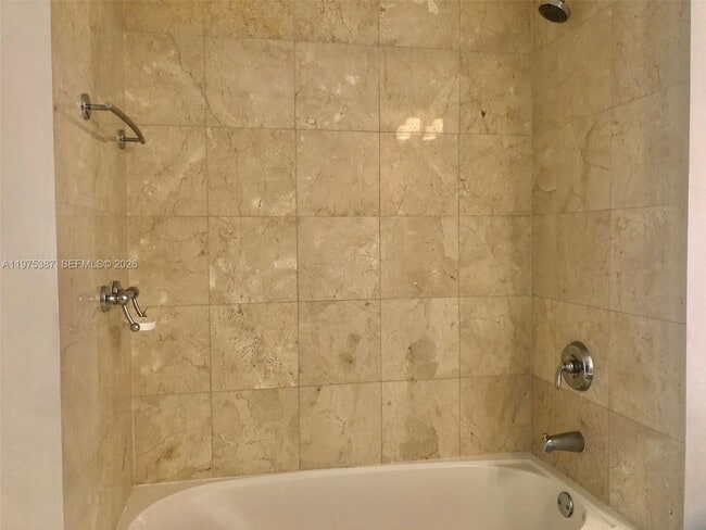 Building Photo - 1800 N Bayshore Dr